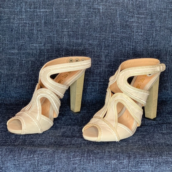 L.A.M.B. GREY + WHITE HEELS - Picture 1 of 7